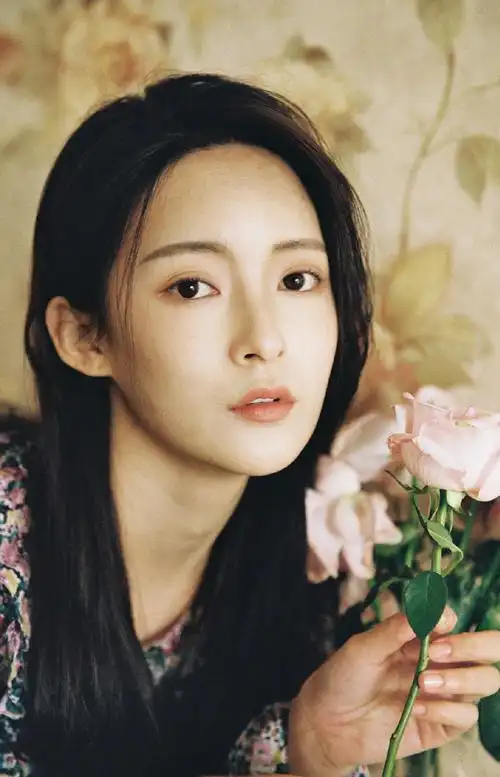 清新温婉新出道演员孙安可