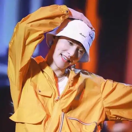 同赠于张艺兴先生95-张艺兴笑起来真好看 想月牙里装满了星星78