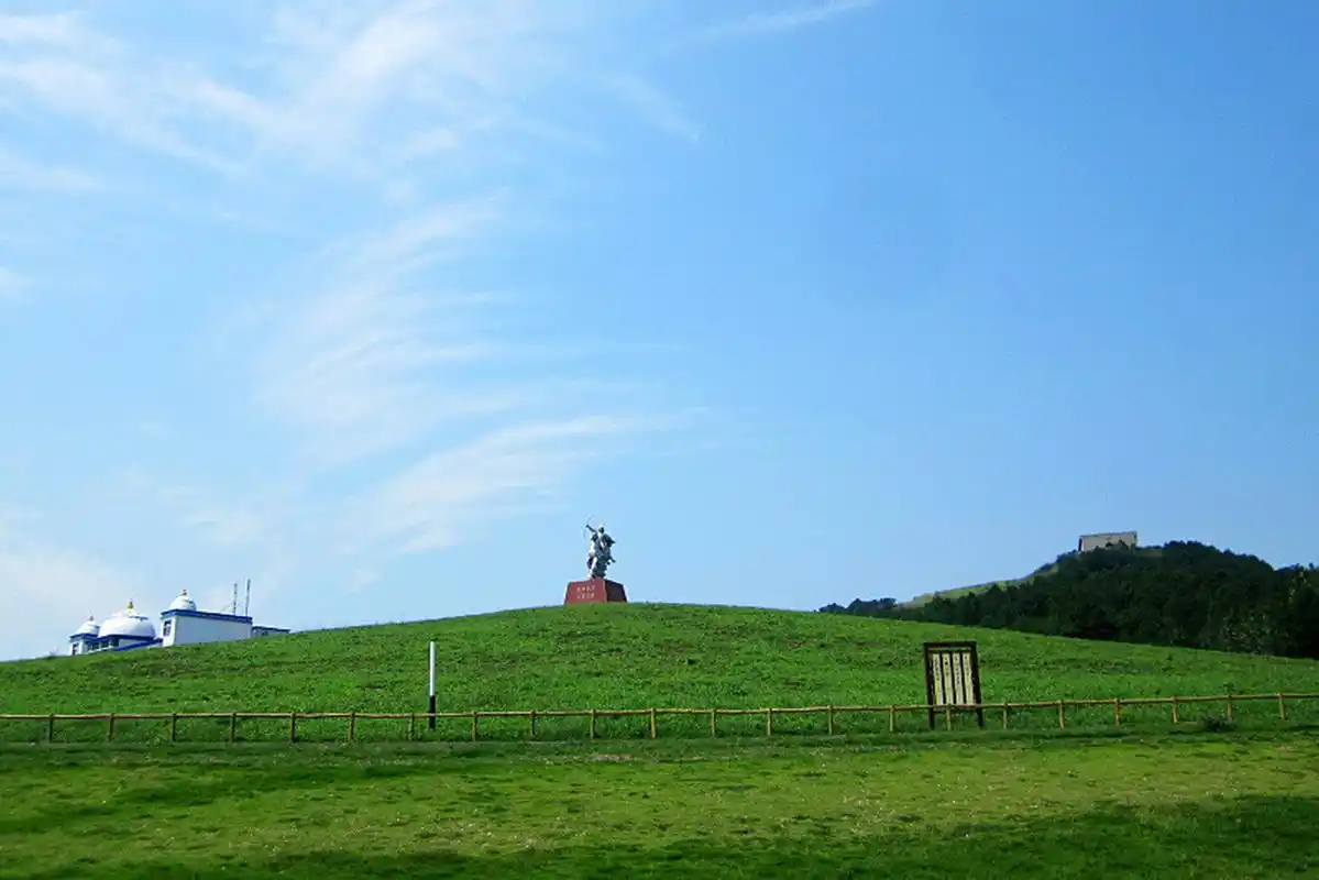 武汉木兰草原位于黄陂区聂家岗,距武汉城区36公里,目前华中地区唯一的