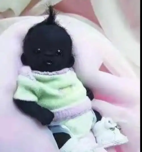 这才是黑人出生就自带特效的孩子感觉萌萌哒