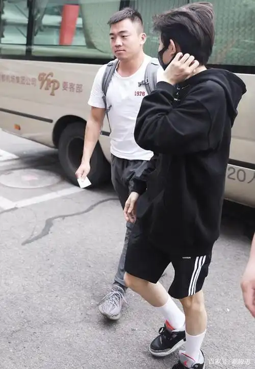 王一博王源的小腿袜有多显腿细?找准方法后,女孩子也可以get