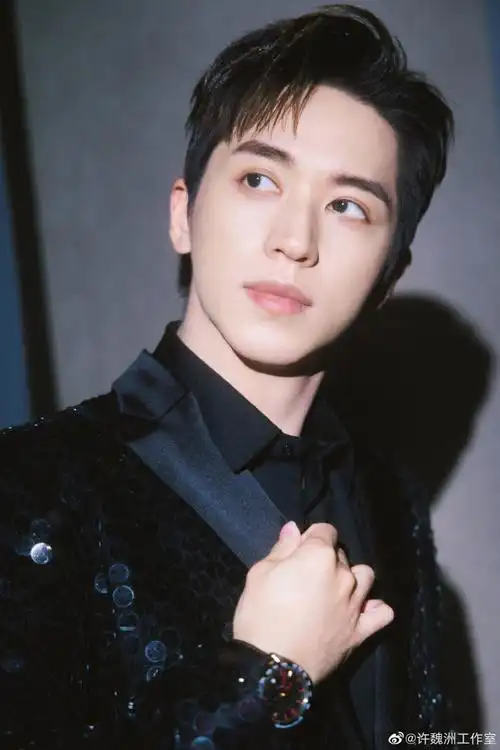 今晚21:00,锁定cctv-3,和@许魏洲zz一起走进#第