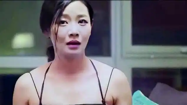 大一号内衣,妈妈好奇,直接掀开她衣服看|都市剧|我的体育老师|王维维