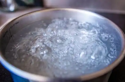 水沸腾时水面的现象