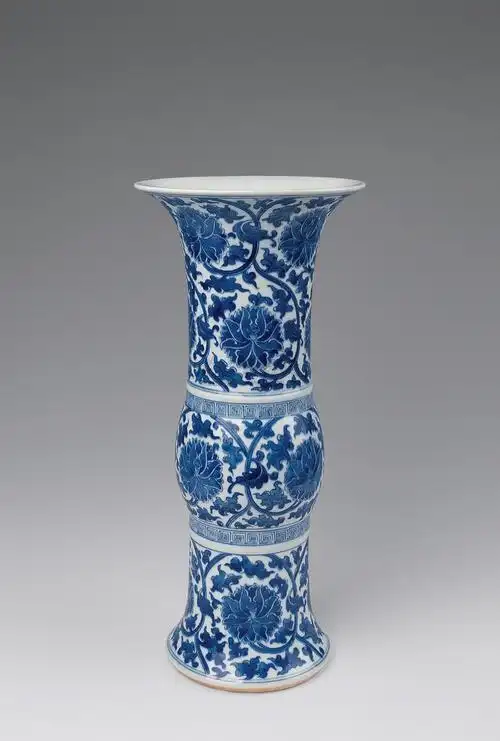 【清康熙 青花缠枝莲纹花觚】拍卖品_图片_价格_鉴赏_清代青花瓷器