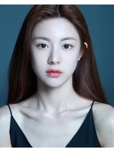 尖下巴大眼睛高鼻梁不流行了?最近韩国女生都拿她的照_圈子-新氧美容