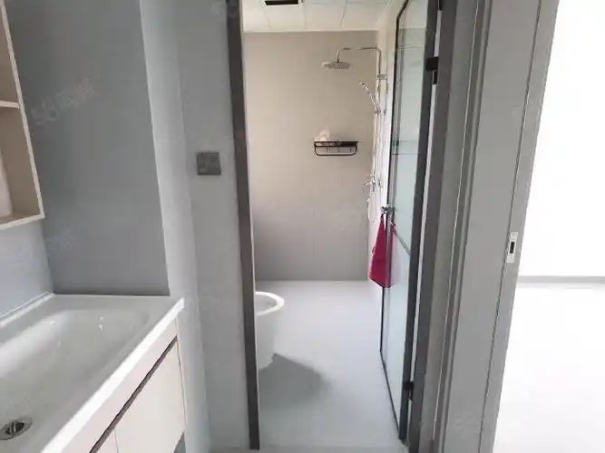 西咸大厦高新一中阳光荟巴塞阳光对面沣太花园精装三室空房出租