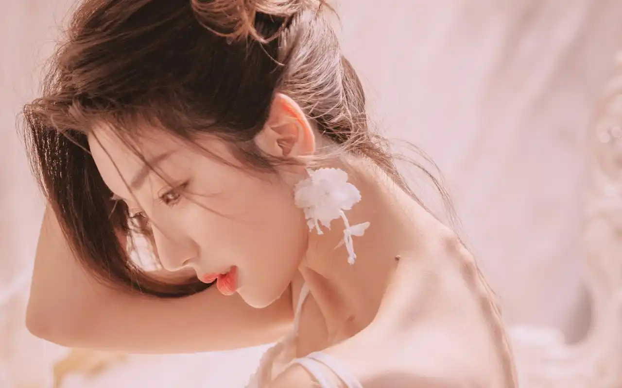 性感蕾丝吊带美女极品诱惑图片壁纸高清大图预览1920x1200_美女壁纸