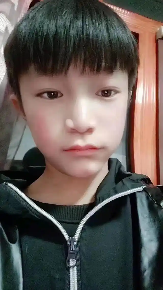 急寻:吴忠初二男孩失联,穿一套蓝白色校服,高1米5左右