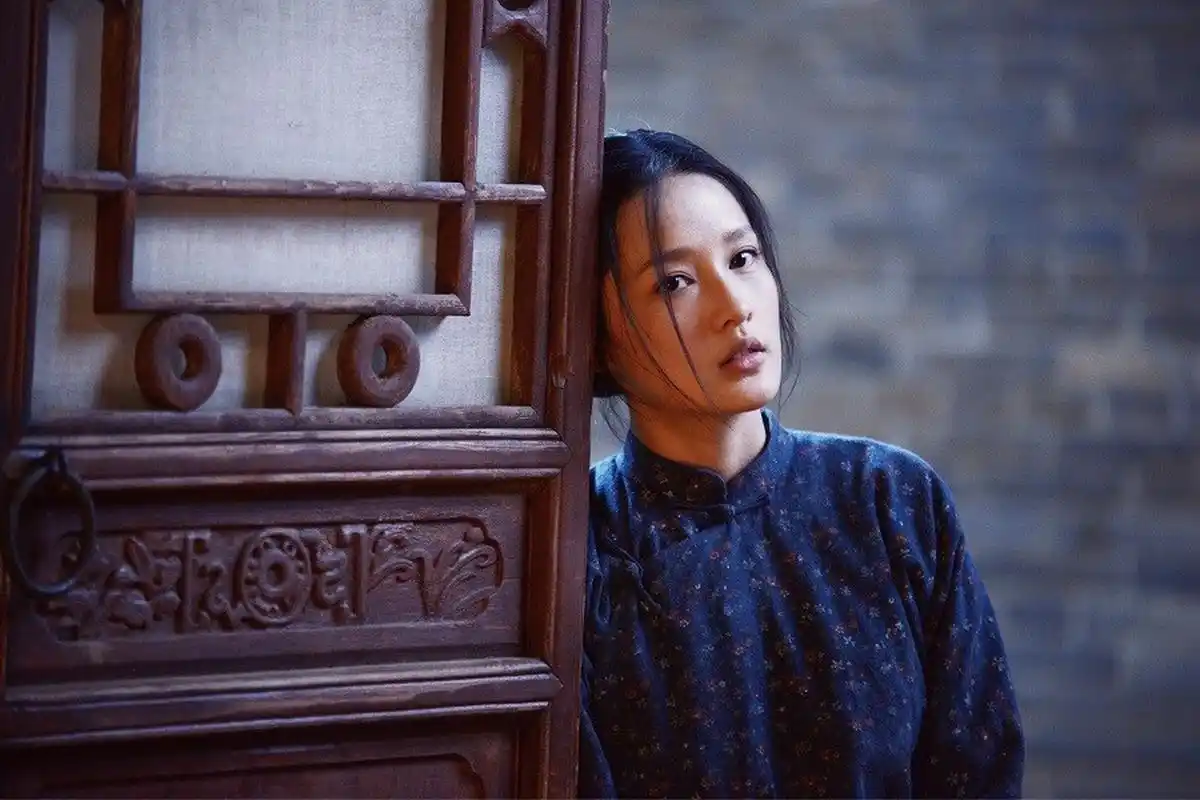 黑娃一番云雨之后,黑娃语出惊人:"听说你给郭掌柜泡枣儿是不是真事?