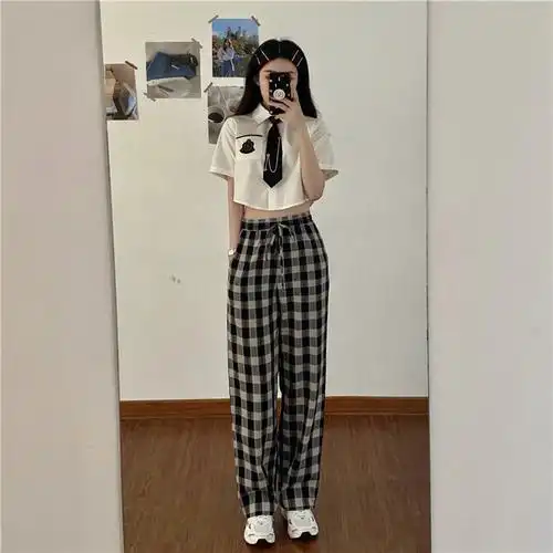 实拍实价~ 短款设计感徽章白色短袖衬衫 黑白格子裤时尚套装