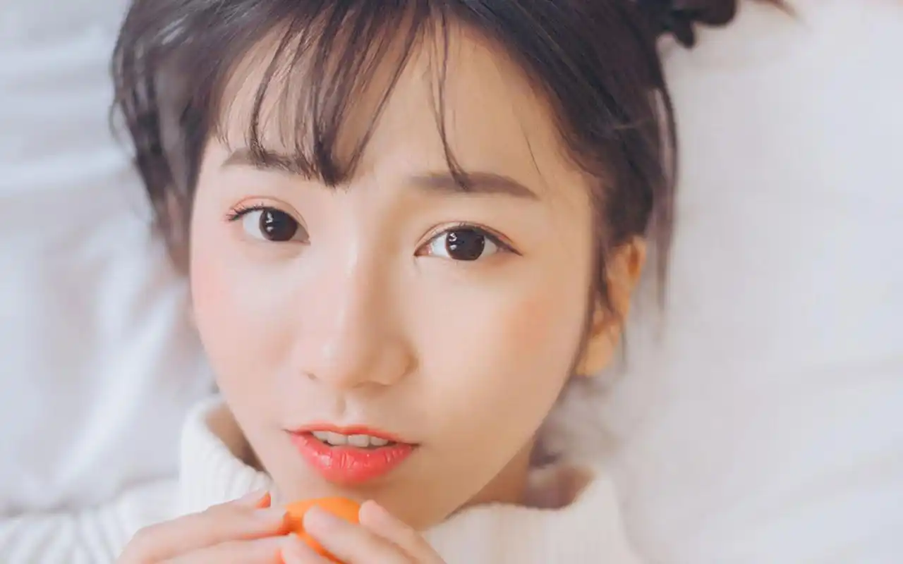 首页 桌面壁纸 美女壁纸 哪吒头美少女居家写真图片电脑壁纸 (9/ 10)