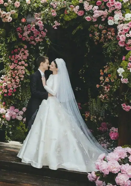 孙杨夺冠唐晶朋友圈曝光金九封面开x高伟光腕间玩超跑米兰达可儿再婚