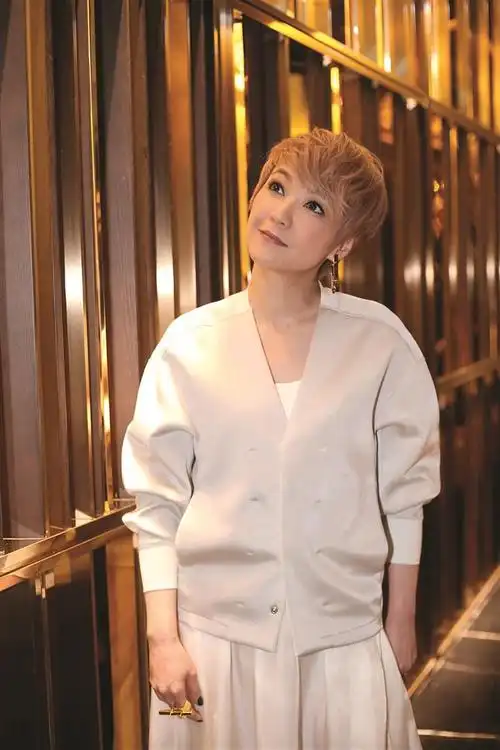 陈慧娴年轻时太可爱,太漂亮了组图 陈慧娴蒙面唱将是第几期