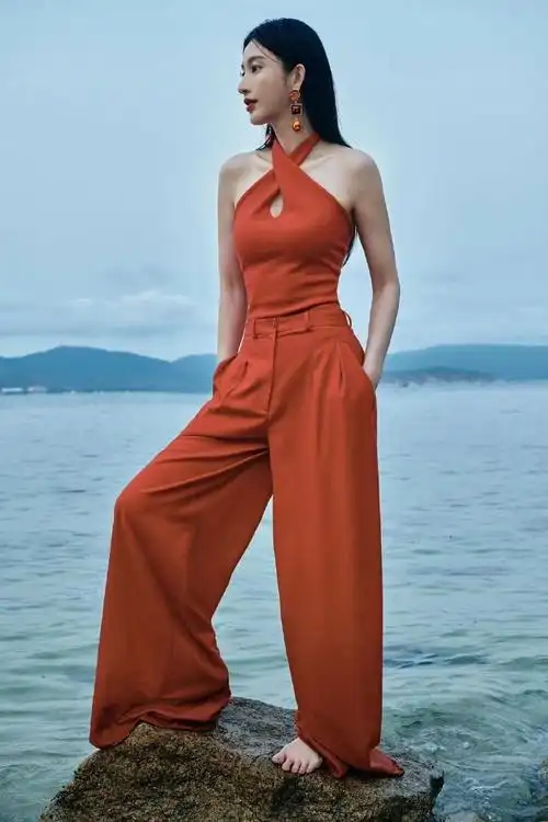 张俪绑带背心#身材好绝啊!