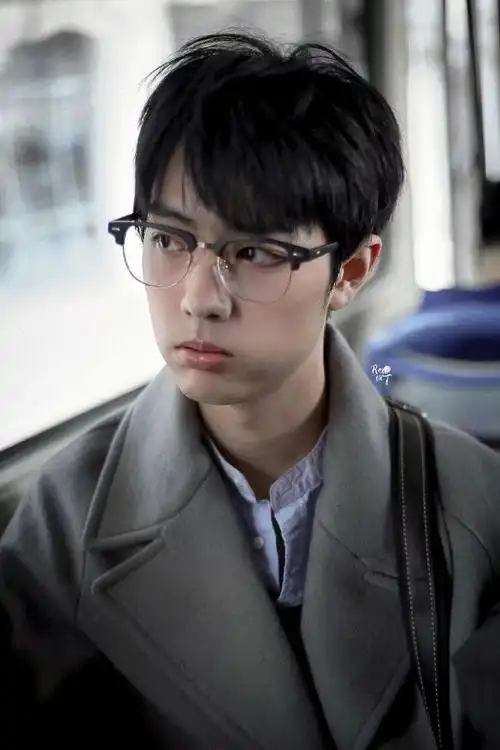 肖战#嘟嘟嘴的兔子队长,真的可爱到犯规好想亲哭他#肖战的那年今日