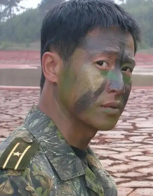油头粉面就不要演军人了让这13位男星告诉你什么叫军旅硬汉