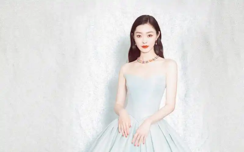 宋轶蓝色长裙优雅写真桌面壁纸