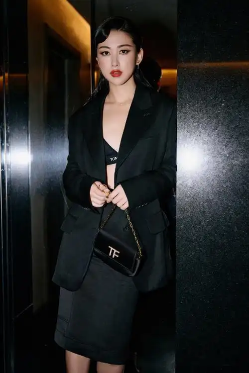 hello时装周##朱珠看秀眼神霸总感