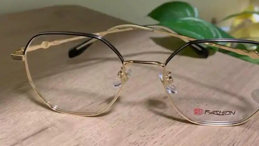 佳利眼镜东风东街店