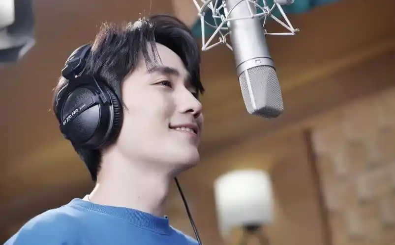 有没有人可以分享一下朱一龙笑起来的图片