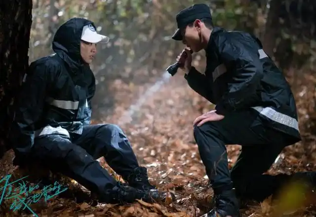 拍电影里面吊钢丝为什么叫吊威亚(《你是我的城池营垒》白敬亭自带