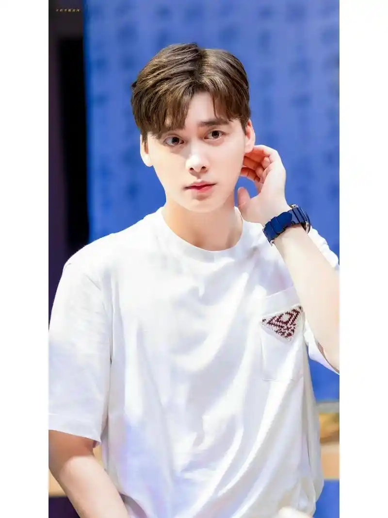 李易峰高清壁纸 想念那个在推理中 展现智慧的李易峰 期待峰哥回归