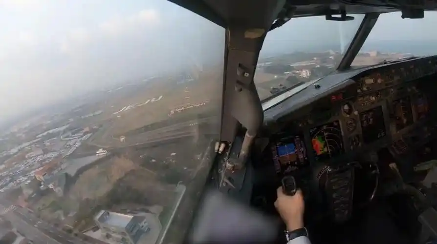 实拍机长视角 : 带你体验真实的开飞机的感觉