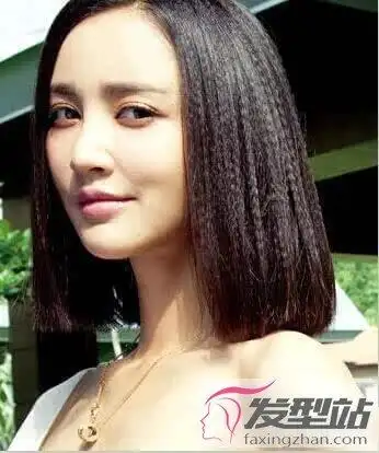 蓬松式的玉米烫短发 引领另类个性潮流_发型站_最新流行发型设计发型