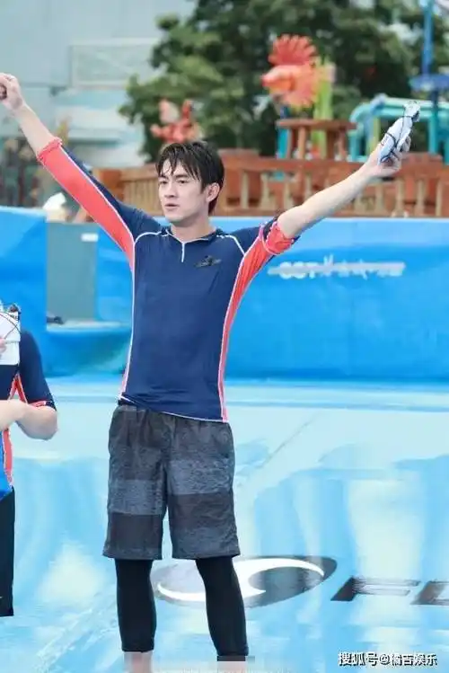 原创林更新那是肋骨外翻不是小肚子身高186体重143斤这还叫胖