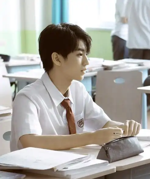 王俊凯《我是班主任》最新花絮图来自宝延学长的周末福利～@tfboys