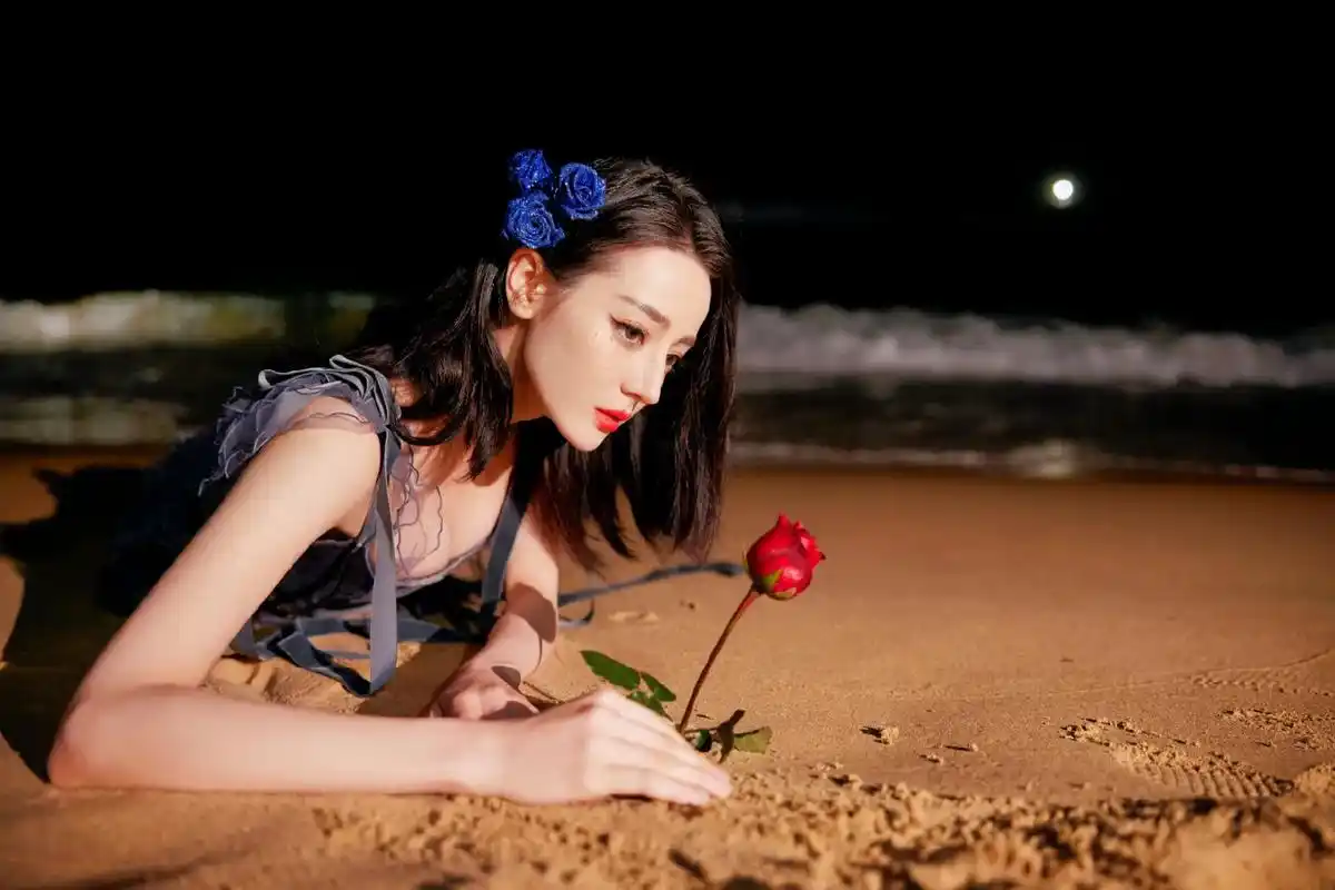 迪丽热巴民国风造型 #迪丽热巴刺绣玫瑰裙 #迪丽热巴宫廷礼服