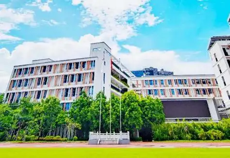 深大附中是八大名校吗