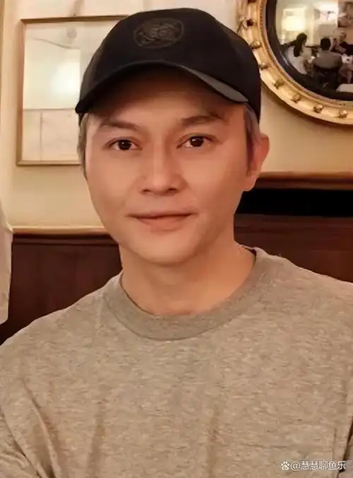 袁咏仪与张智霖一直都是娱乐圈的模范夫妇,结婚二十多年来,感情一直都