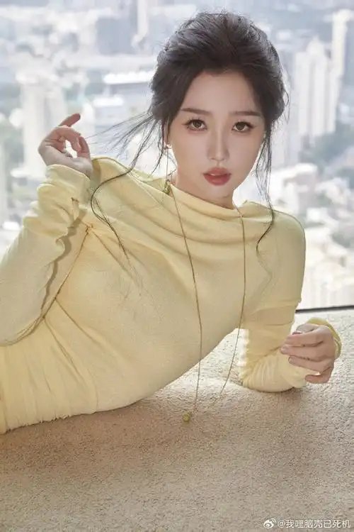 虞书欣黄裙知性风