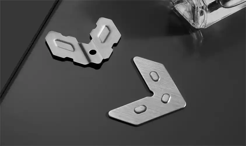 毫不起眼的小组角片却能极大地提升您家铝合金门窗档次