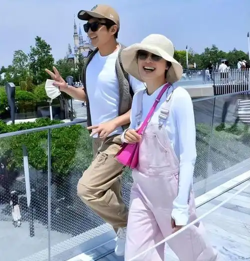 以往,超哥和孙俪生日,等等和小花都会为爸爸妈妈准