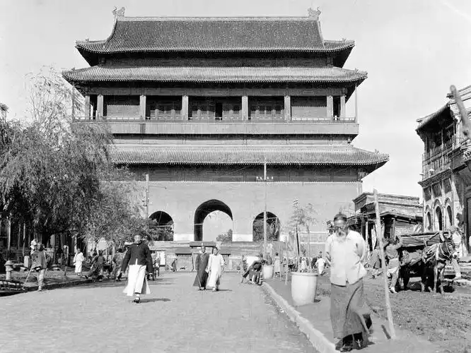 老照片:百年前的北京,尚未拆除的克林德牌坊