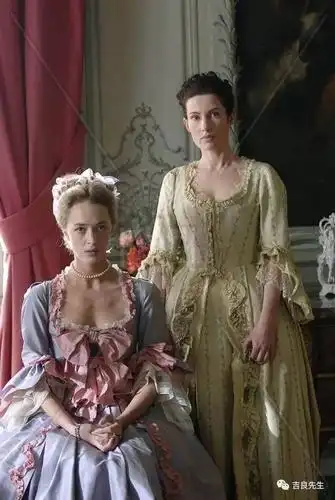 fendi把最奢华的法国皇室风格带给了包包,没有哪个女人能够抵抗.