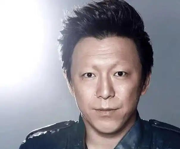 一线男神剃光眉毛什么样鹿晗一点没变他却像极了四大恶人段延庆