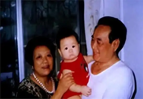 庞学勤深情46年,照顾精神病妻不离不弃,妻逝后儿子助其再寻幸福