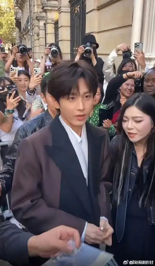 成毅巴黎新路透