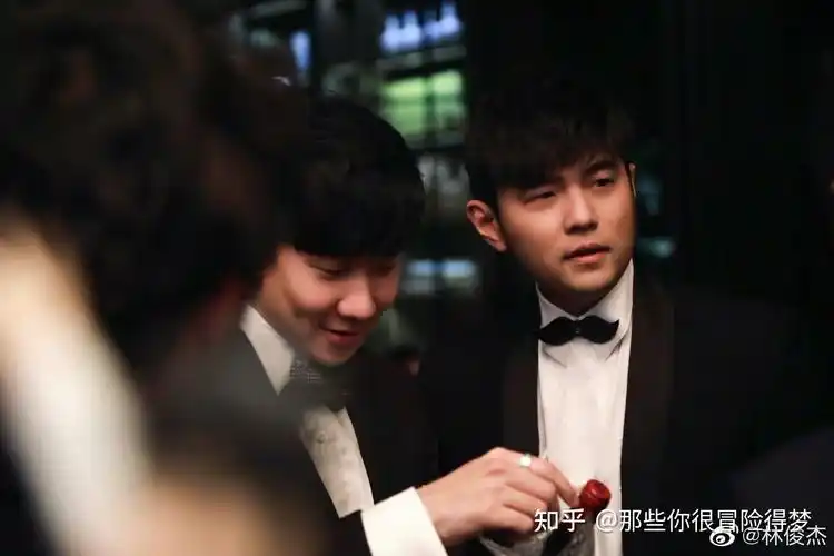 为什么周杰伦和林俊杰被很多人视为华语乐坛顶尖人物但是新歌的销量