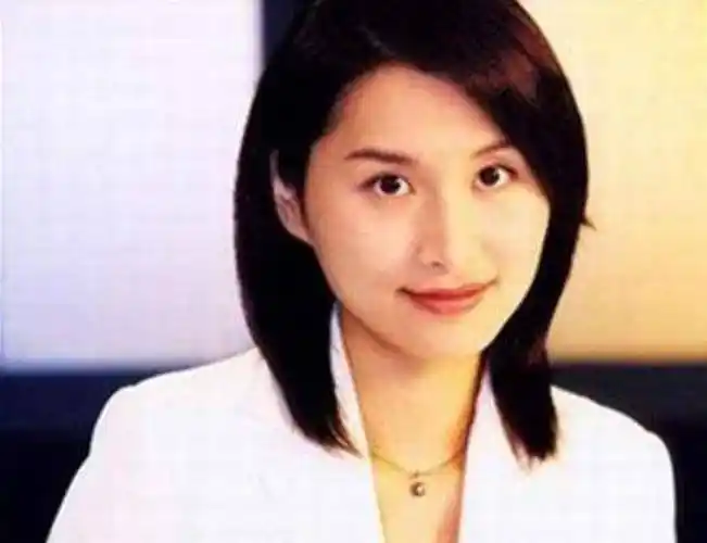 网友爆料两人早就隐婚多年,还晒出同行的照片_王菁_李维嘉_龙丹妮