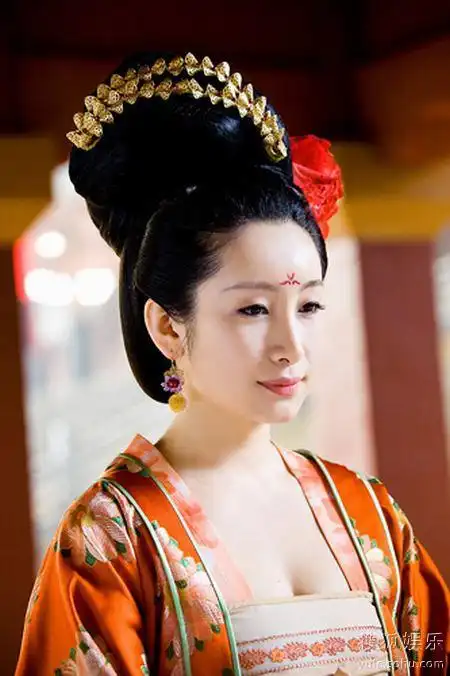 《武则天秘史》剧照搜狐娱乐讯 已经多年没有演出古装戏的秦海璐今年