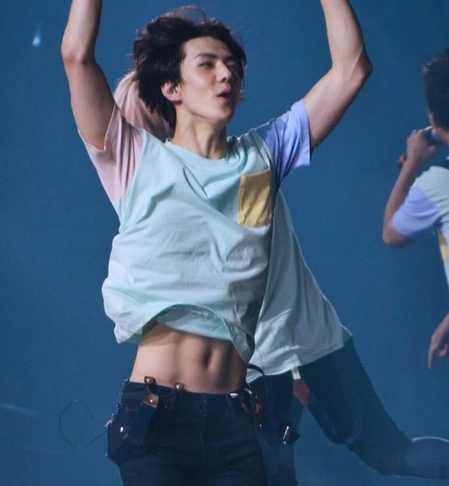 图朴灿烈腹肌照图片欣赏姜潮零点为朴灿烈庆生网友称好般配