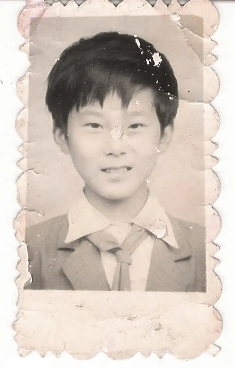 发一张小时候的照片 #曾经的少年已不再年少 - 抖音