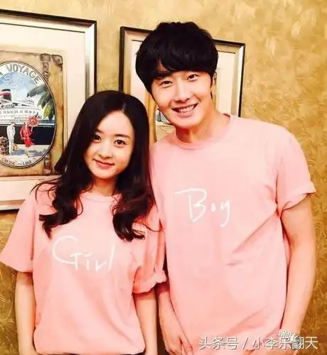 丁一宇和赵丽颖情侣装,感情萌萌哒.