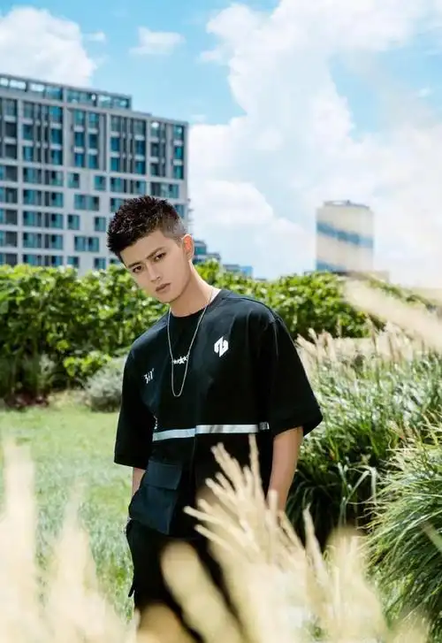 精神的短发-任嘉伦