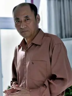 周会计(吴连生饰演)